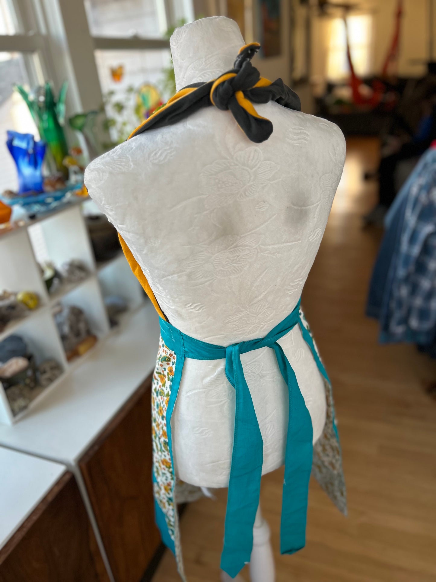 OMG the CUTEST Vintage Apron Shirt