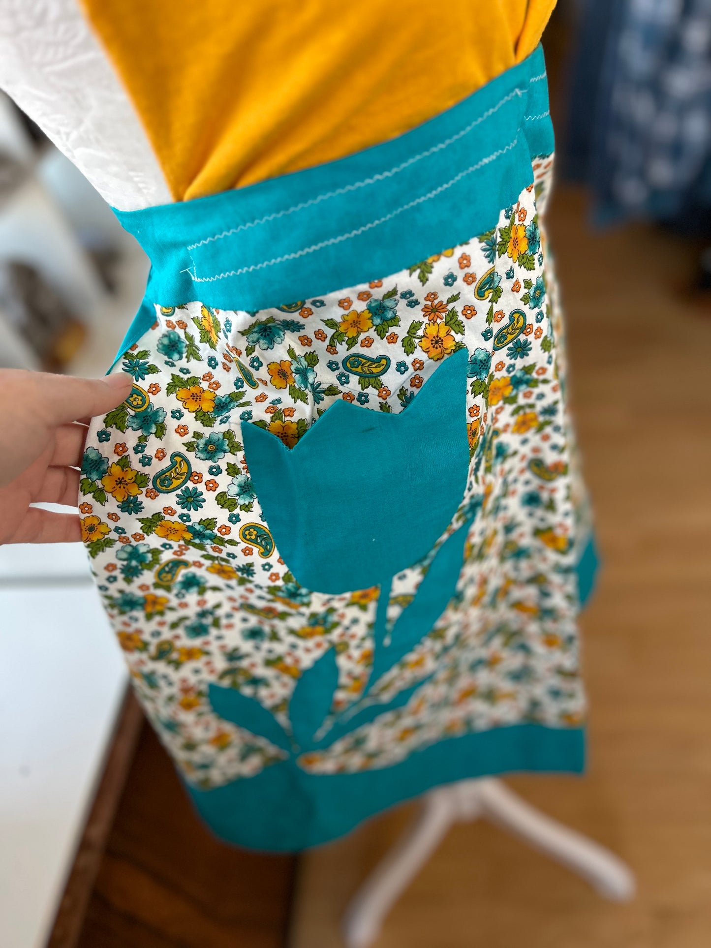 OMG the CUTEST Vintage Apron Shirt